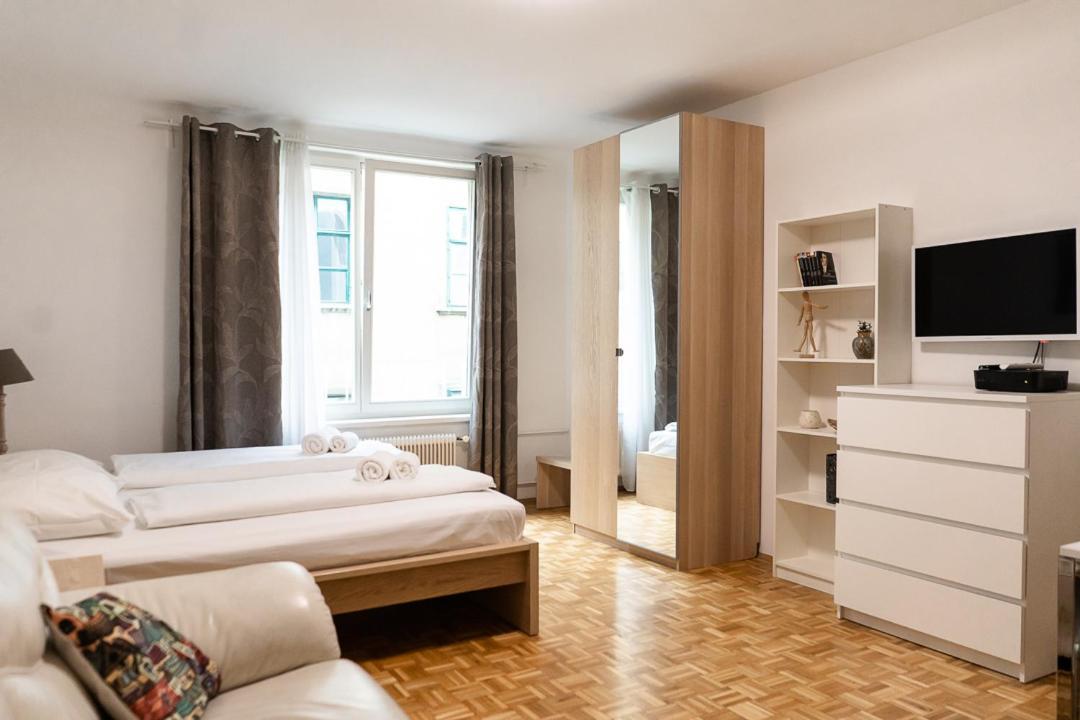 Central Living - Stephansdom Apartments Вена Номер фото