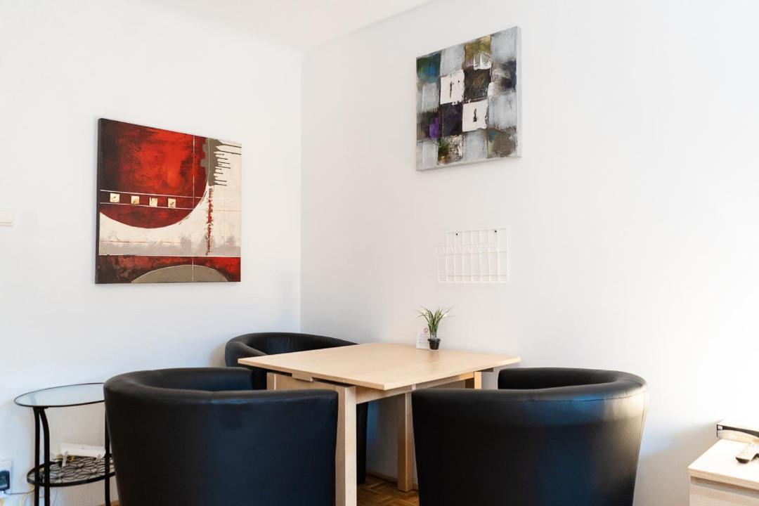 Central Living - Stephansdom Apartments Вена Номер фото