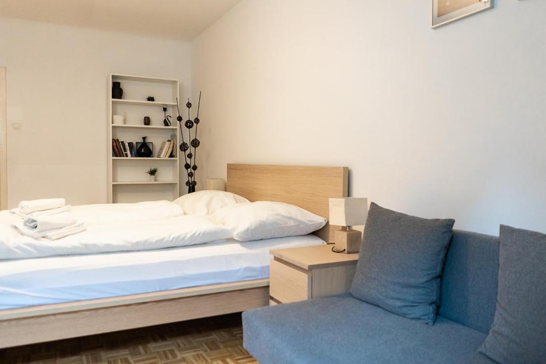Central Living - Stephansdom Apartments Вена Номер фото