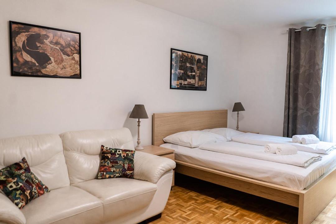 Central Living - Stephansdom Apartments Вена Номер фото
