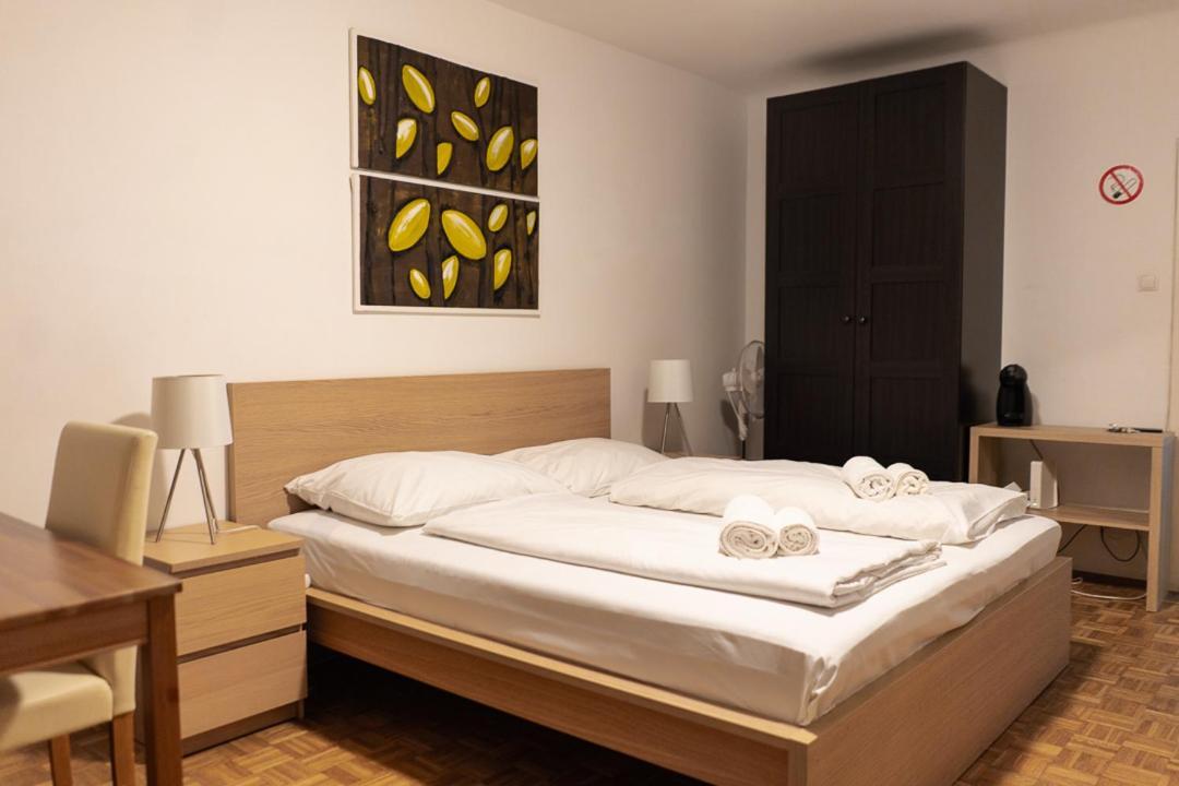Central Living - Stephansdom Apartments Вена Номер фото