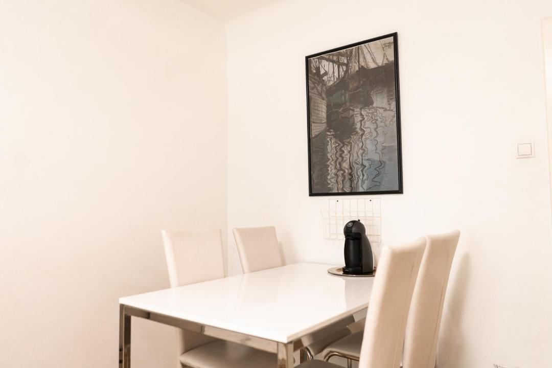 Central Living - Stephansdom Apartments Вена Номер фото